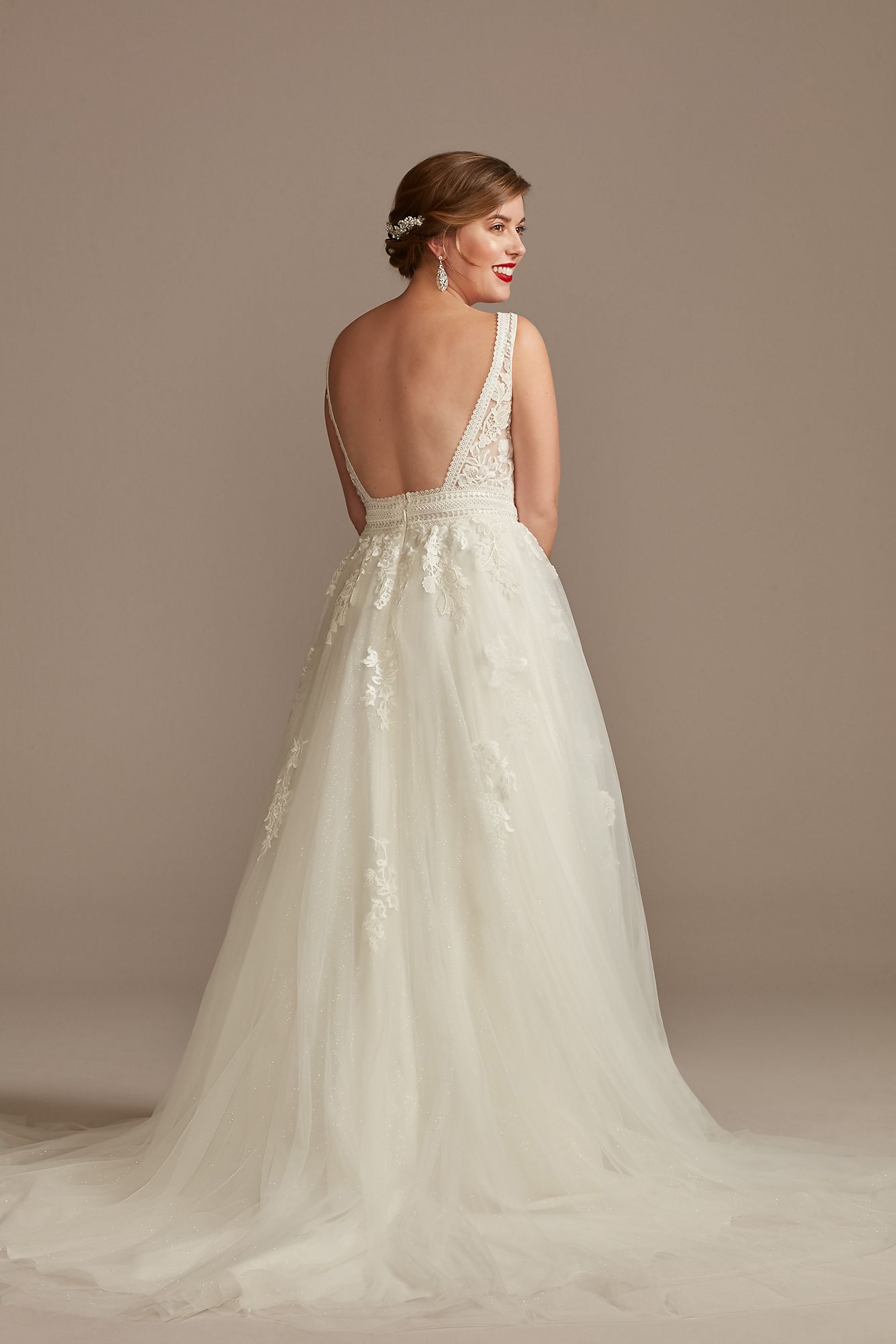 Embroidered V-Neck Tall Tulle Skirt Wedding Dress Oleg Cassini 4XLCWG888